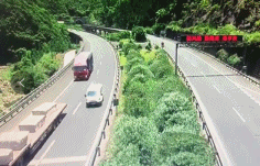 开车慢≠安全!这样“龟速”行驶很危险 开车慢≠安全!这样“龟速”行驶很危险