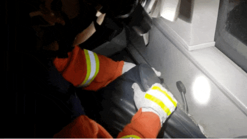 凌晨客车上,8岁女童手指被夹断!断指却不见踪影…… 凌晨客车上,8岁女童手指被夹断!断指却不见踪影……