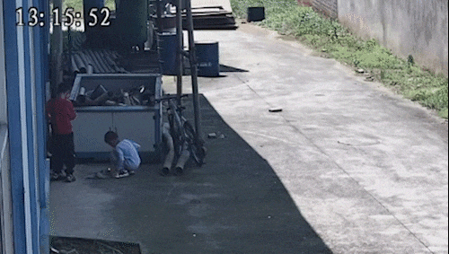 “当时还特意叮嘱了...”爷爷送货,孙子偷火,纸品厂遭灾 “当时还特意叮嘱了...”爷爷送货,孙子偷火,纸品厂遭灾