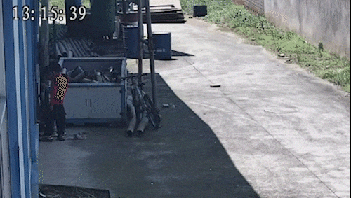 “当时还特意叮嘱了...”爷爷送货,孙子偷火,纸品厂遭灾 “当时还特意叮嘱了...”爷爷送货,孙子偷火,纸品厂遭灾