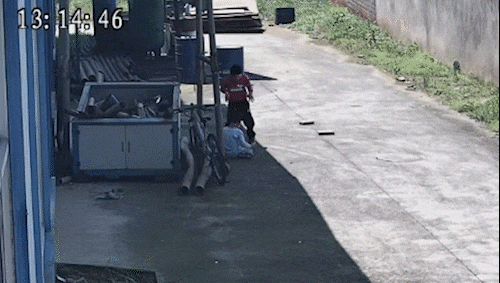 “当时还特意叮嘱了...”爷爷送货,孙子偷火,纸品厂遭灾 “当时还特意叮嘱了...”爷爷送货,孙子偷火,纸品厂遭灾