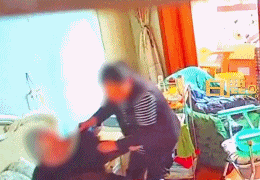 “94岁老人控诉保姆卷走200万”，一审宣判