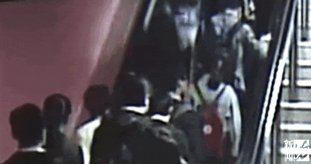 很多人坐地铁有这个习惯,上海已叫停多年!这样做真的不是“高素质” 很多人坐地铁有这个习惯,上海已叫停多年!这样做真的不是“高素质”