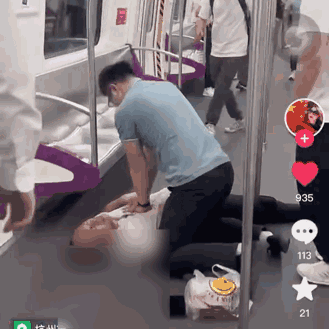 杭州地铁突发！这一跪刷屏朋友圈...