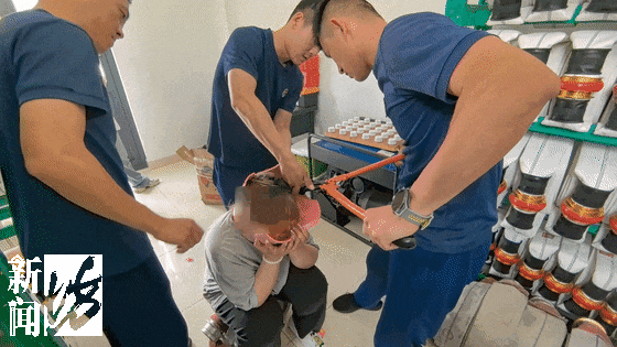 太社死!沪一女子脑袋卡进粉色塑料凳,发生了啥? 太社死!沪一女子脑袋卡进粉色塑料凳,发生了啥?