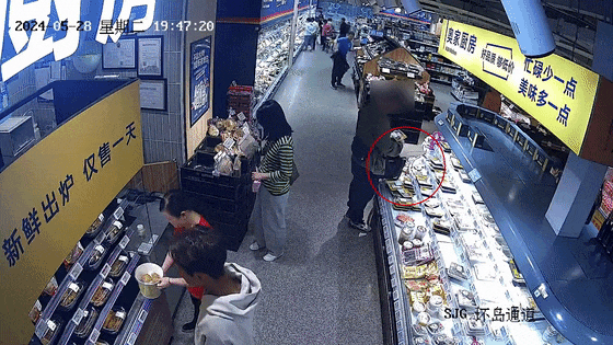 0元购？男子竟称：不知道拿出店外就是盗窃...
