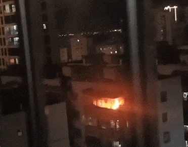 民房深夜起火，3名儿童被困屋内......