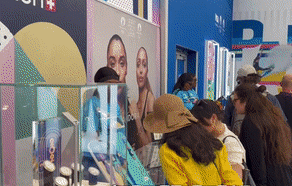 追光 | 逛最大的奥运纪念品店，买最多的“中国制造”