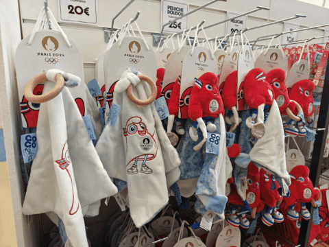 追光 | 逛最大的奥运纪念品店，买最多的“中国制造”