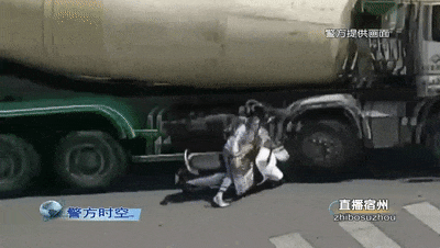 骑车误入货车盲区,头盔救了她两次命! 骑车误入货车盲区,头盔救了她两次命!