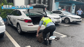 萌兽“做客”派出所 警林携手共救助 萌兽“做客”派出所 警林携手共救助