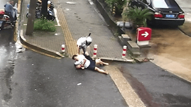 突发！辅警下班途中上演“硬核抓捕”