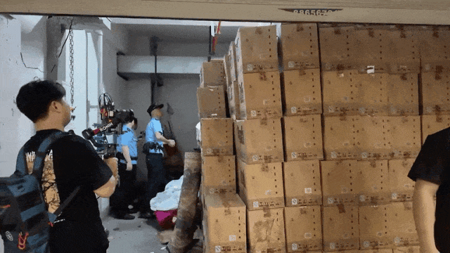 男子欠款330万拒不还钱!法院上门强制腾房,车库里却发现...... 男子欠款330万拒不还钱!法院上门强制腾房,车库里却发现......