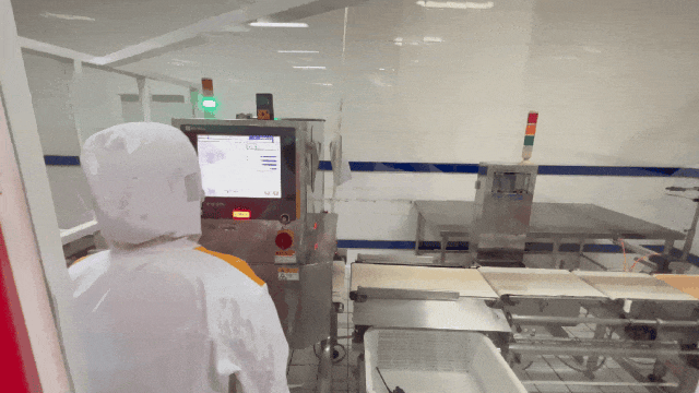 被高铁上的儿童餐食硬控了!网友:300多个月的小朋友能点吗? 被高铁上的儿童餐食硬控了!网友:300多个月的小朋友能点吗?