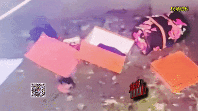 沪一别墅小区地上散落5只爱马仕等名包!窃贼偷了12只,只拿走两个…… 沪一别墅小区地上散落5只爱马仕等名包!窃贼偷了12只,只拿走两个……