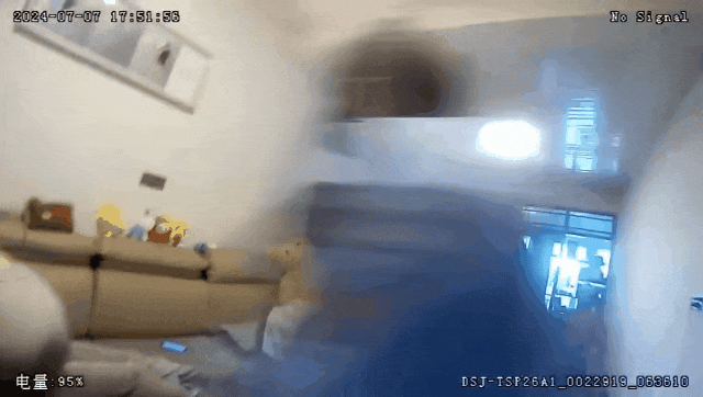 女子家中突然晕厥倒地,危急时刻民警紧急出手 女子家中突然晕厥倒地,危急时刻民警紧急出手