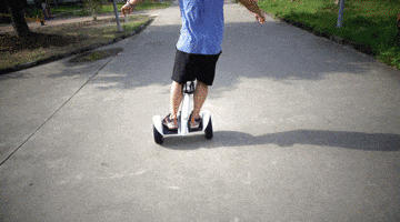 平衡车、电动滑板车大军出动了，它们为啥不能上路？