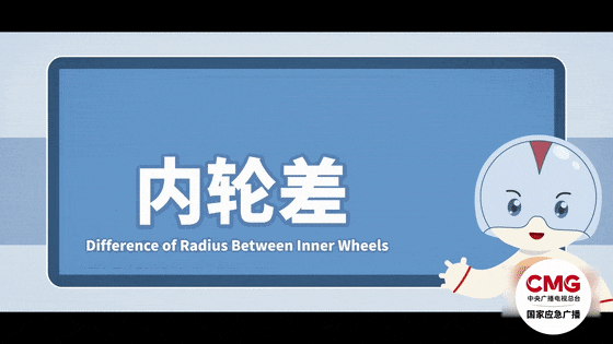 5秒！女警一声大喊，救下被卷入车底的骑车人