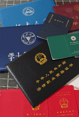 从保安到律师，杭州小伙的经历太绝了！最近突然住院，网友却爆赞…