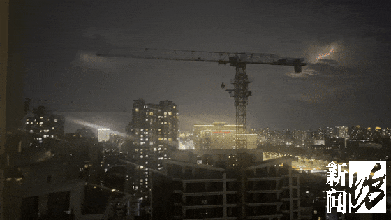 昨晚上海人刷屏的神奇“天象”啥情况？一个劲不停闪！魔都即将受台风影响→