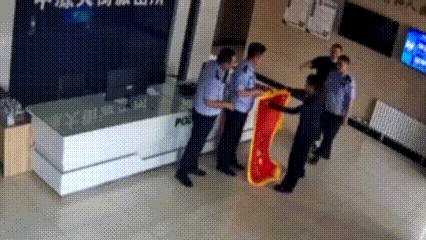 哈尔滨四岁女孩吃错药!紧急送医! 哈尔滨四岁女孩吃错药!紧急送医!