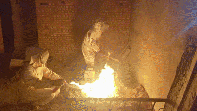 “蜂”狂大场面!居民家中惊现满地马蜂窝 “蜂”狂大场面!居民家中惊现满地马蜂窝