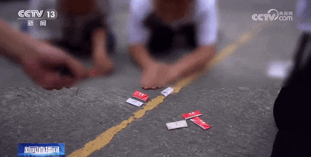 用“烟卡”骗走小学生儿童手表的手机卡！骗子可太刑了！