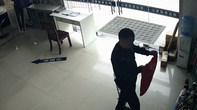 “警察叔叔，我好饿！”小男孩到派出所“蹭饭”……