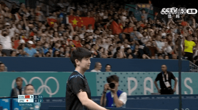 孙颖莎击败早田希娜,赛后一个举动网友怒赞! 孙颖莎击败早田希娜,赛后一个举动网友怒赞!