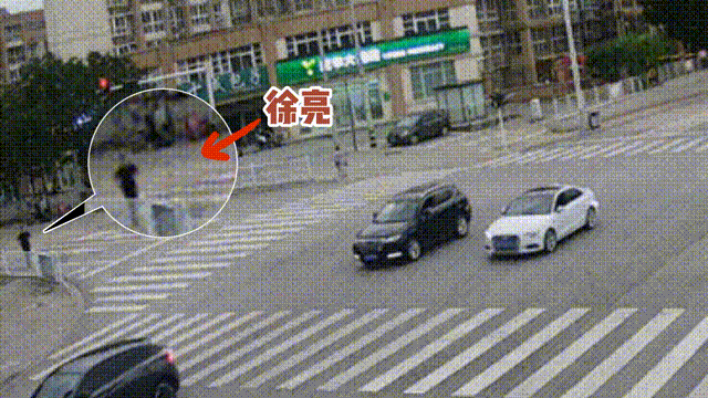 只因多看一眼！他跑步锻炼，顺道抓了个嫌疑人