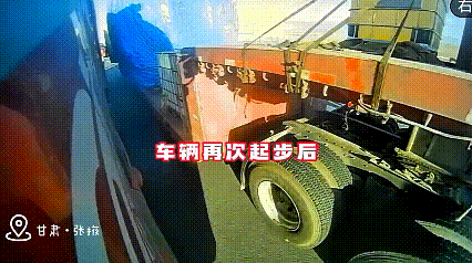 高速上停车吵架5分钟！两货车司机开斗气车酿事故