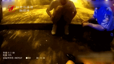 惊险！男子“头孢配酒”？民警紧急救助！