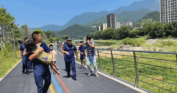 浙江姐弟俩，暑假抢回一条命！