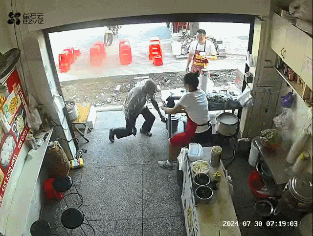 清晨早餐店的这一幕,感动了200多万网友 清晨早餐店的这一幕,感动了200多万网友