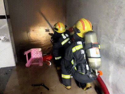 玩大了！又有“熊孩子”把家烧毁……