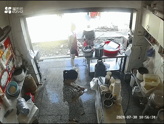 清晨早餐店的这一幕,感动了200多万网友 清晨早餐店的这一幕,感动了200多万网友