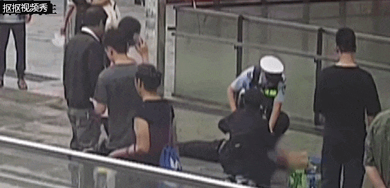 贵阳交警救人瞬间刷爆全网,网友:这一伸手就是生与死的距离! 贵阳交警救人瞬间刷爆全网,网友:这一伸手就是生与死的距离!