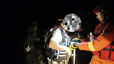 来时好好的,回不去了!两男子夜钓突遇河水暴涨,被困“孤岛” 来时好好的,回不去了!两男子夜钓突遇河水暴涨,被困“孤岛”