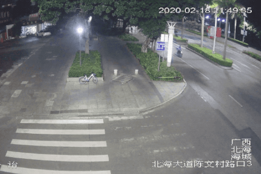 多次酒驾、无证驾驶，男子在草丛被抓！