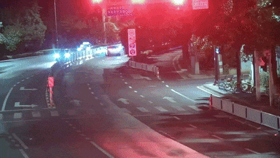 醉驾遇交警设卡,竟倒车就跑?抓! 醉驾遇交警设卡,竟倒车就跑?抓!