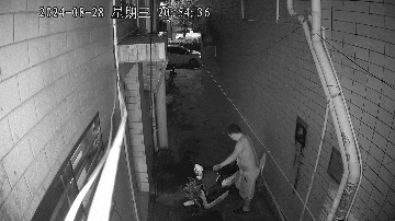 曝光！监控拍下男子违法行为，这个坏习惯你有吗？