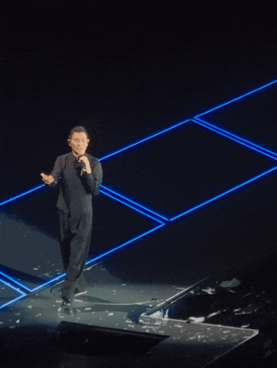 刘德华在舞台上再次发生意外状况 刘德华在舞台上再次发生意外状况