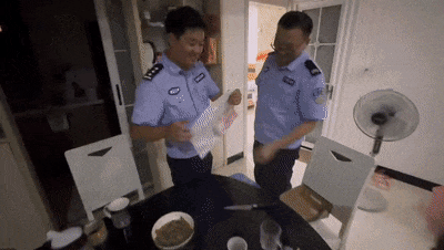 司机邱师傅：“网约车运钞？不行，我先报个警！”