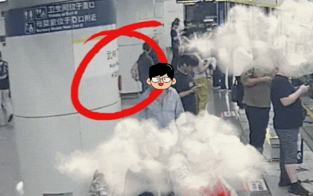 用雨伞阻挡车门正常关闭、按压紧急停车按钮 杭州两名地铁乘客被行政处罚