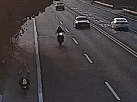 当场甩飞！帅不过三秒……