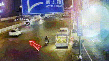 “靠边!”深夜,柳州警车鸣笛狂奔,一辆私家车紧追不舍…… “靠边!”深夜,柳州警车鸣笛狂奔,一辆私家车紧追不舍……