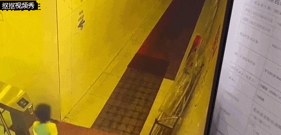 5岁男孩在游泳馆摔倒受伤,摔倒处没铺防滑垫!家长索赔却…… 5岁男孩在游泳馆摔倒受伤,摔倒处没铺防滑垫!家长索赔却……