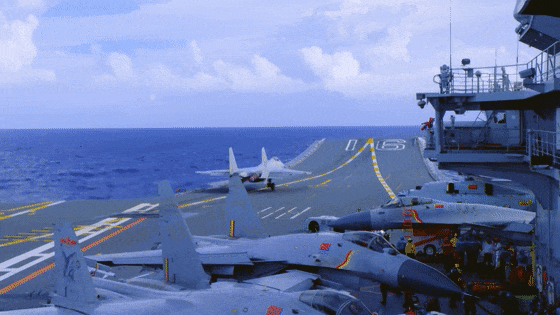 部队招飞新变化！应届毕业生视力矫正后也能参加选拔→