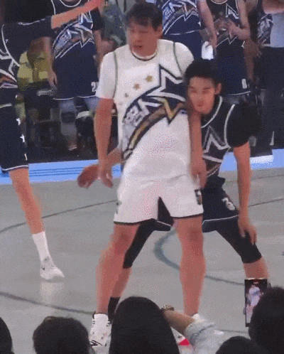 范志毅复出了?还受伤了? 范志毅复出了?还受伤了?