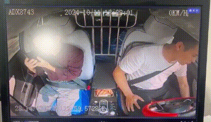 乘客接到神秘电话后下车,长沙赵师傅马上喊来警察! 乘客接到神秘电话后下车,长沙赵师傅马上喊来警察!